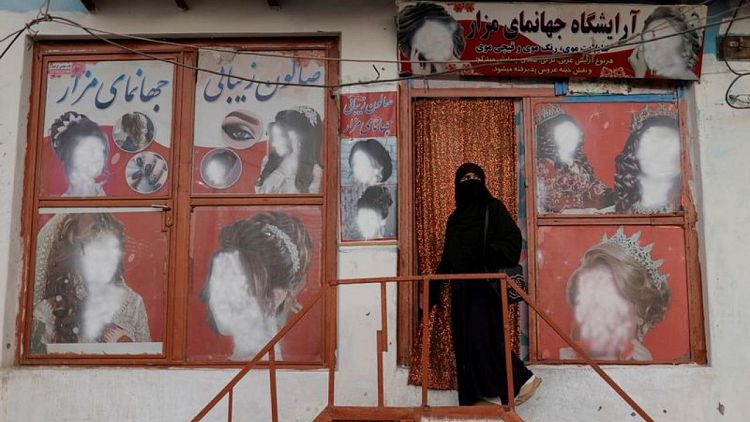 Países occidentales expresan preocupación por represalias afganas; talibanes rechazan acusaciones