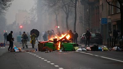 Protestas contra restricciones relacionadas al COVID se tornan violentas en Bruselas