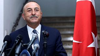 وزير خارجية تركيا يقول إن بلاده لا تطلب أموالا من قطر رغم انهيار العملة