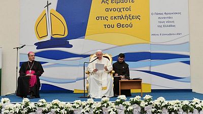 البابا ينهي رحلة لشرق المتوسط ركزت على الدفاع عن حقوق اللاجئين