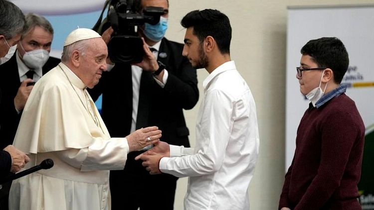 El Papa cierra su viaje por el Mediterráneo defendiendo los derechos de los refugiados