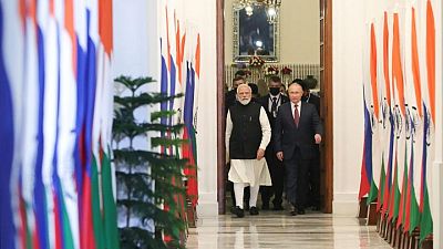 الهند وروسيا توقعان اتفاقات تجارية وصفقات أسلحة خلال زيارة بوتين