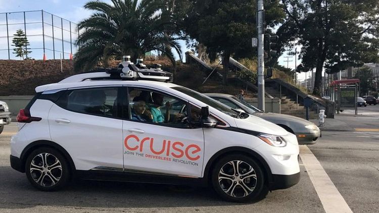 GM's Cruise disputes San Francisco concerns on stops, says 'double parking' legal