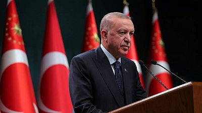 اردوغان يطلب من الأتراك أن يثقوا في نموذجه الاقتصادي الجديد