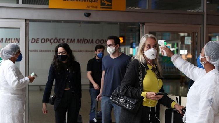 Brasil facilita entrada de viajeros vacunados contra el COVID-19, pese a críticas de Bolsonaro