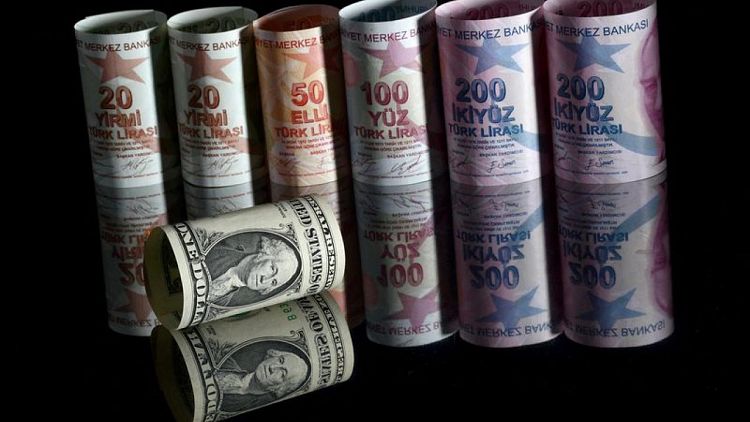 الليرة التركية تحوم قرب أدنى مستوياتها أمام الدولار