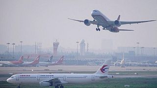 La política de 'cero COVID' de China amenaza la recuperación de su tráfico aéreo