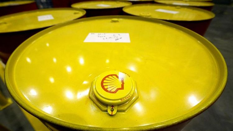 Shell shareholders vote for move to Britain -preliminary results