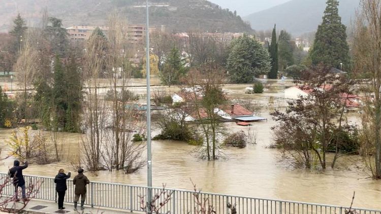 Las graves inundaciones provocadas por la tormenta Barra dejan un muerto en el norte de España