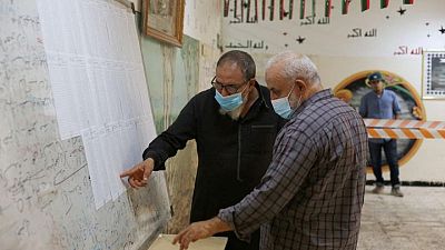 ليبيا ترجئ إعلان قائمة المرشحين وشبح تأجيل الانتخابات يلوح في الأفق