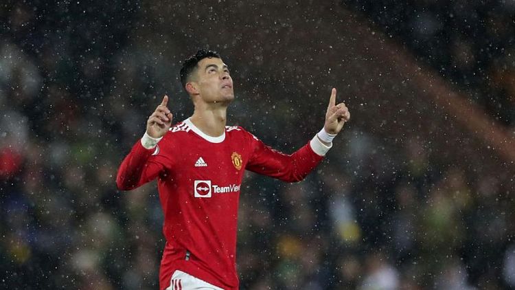 Soccer-Ronaldo penalty gives Manchester United 1-0 win at Norwich