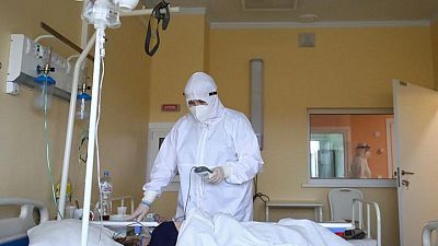 روسيا تسجل 29929 إصابة جديدة بكورونا و1132 وفاة