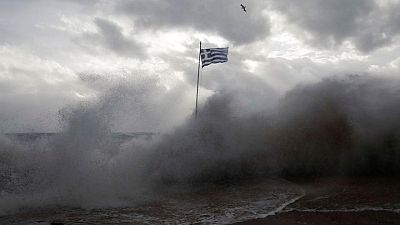 عواصف تجتاح اليونان والعثور على جثة امرأة