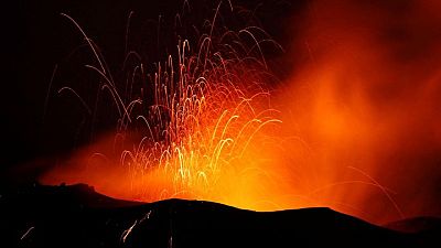 خبراء: الثوران البركاني في لا بالما الأطول على الجزيرة الإسبانية