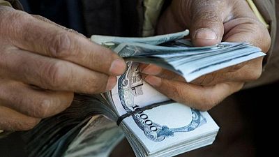 العملة الأفغانية تهوي وسط أزمة اقتصادية متفاقمة