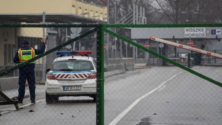 Siete muertos y cuatro heridos al estrellarse un coche con inmigrantes en Hungría, según la policía