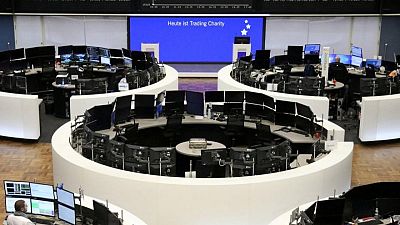 الأسهم الأوروبية تهبط عند الإغلاق مع التركيز على اجتماعات بنوك مركزية