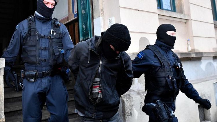 La policía alemana desbarata un "complot de antivacunas" para asesinar a un dirigente regional