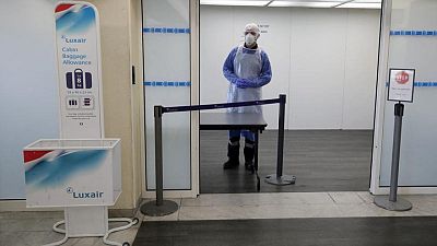 Francia estudia exigir la prueba PCR a viajeros británicos, según fuente gubernamental
