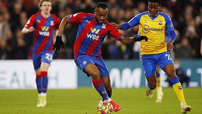 Soccer-Ayew strikes as Palace hold Southampton to 2-2 draw