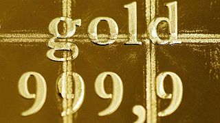 El oro se beneficia de la bajada del dólar tras la reunión de la Fed