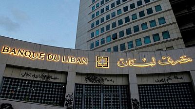 بيان: المركزي اللبناني يبدأ بيع دولارات للبنوك التجارية بسعر الصرافة