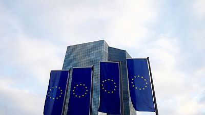 المركزي الأوروبي يقلص برنامج التحفيز في اجتماع عاصف