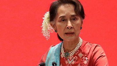 Destituida líder de Myanmar, Suu Kyi, comparece ante tribunal con uniforme de prisión