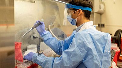 Ómicron cambia los planes para el COVID en 2022 Ómicron cambia los planes para el COVID en 2022