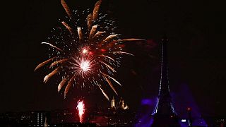 باريس تلغي عروض الألعاب النارية واحتفالات ليلة رأس السنة بسبب أوميكرون