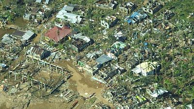 مقتل ما يصل إلى 31 بعد اجتياح الإعصار راي الفلبين