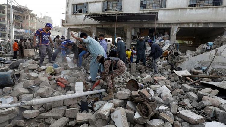 مقتل 10 على الأقل في انفجار بموقع بناء في باكستان