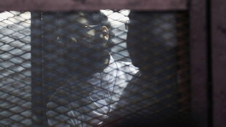 مصدر قضائي: محكمة مصرية تسجن الناشط علاء عبد الفتاح خمس سنوات