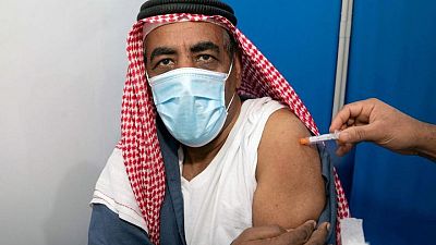الكويت تقرر إلزامية تلقي جرعة معززة من لقاح فيروس كورونا لاكتمال التحصين