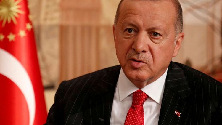 أردوغان يتخذ إجراءات جديدة لوقف الدولرة ويدافع عن أسعار الفائدة المنخفضة