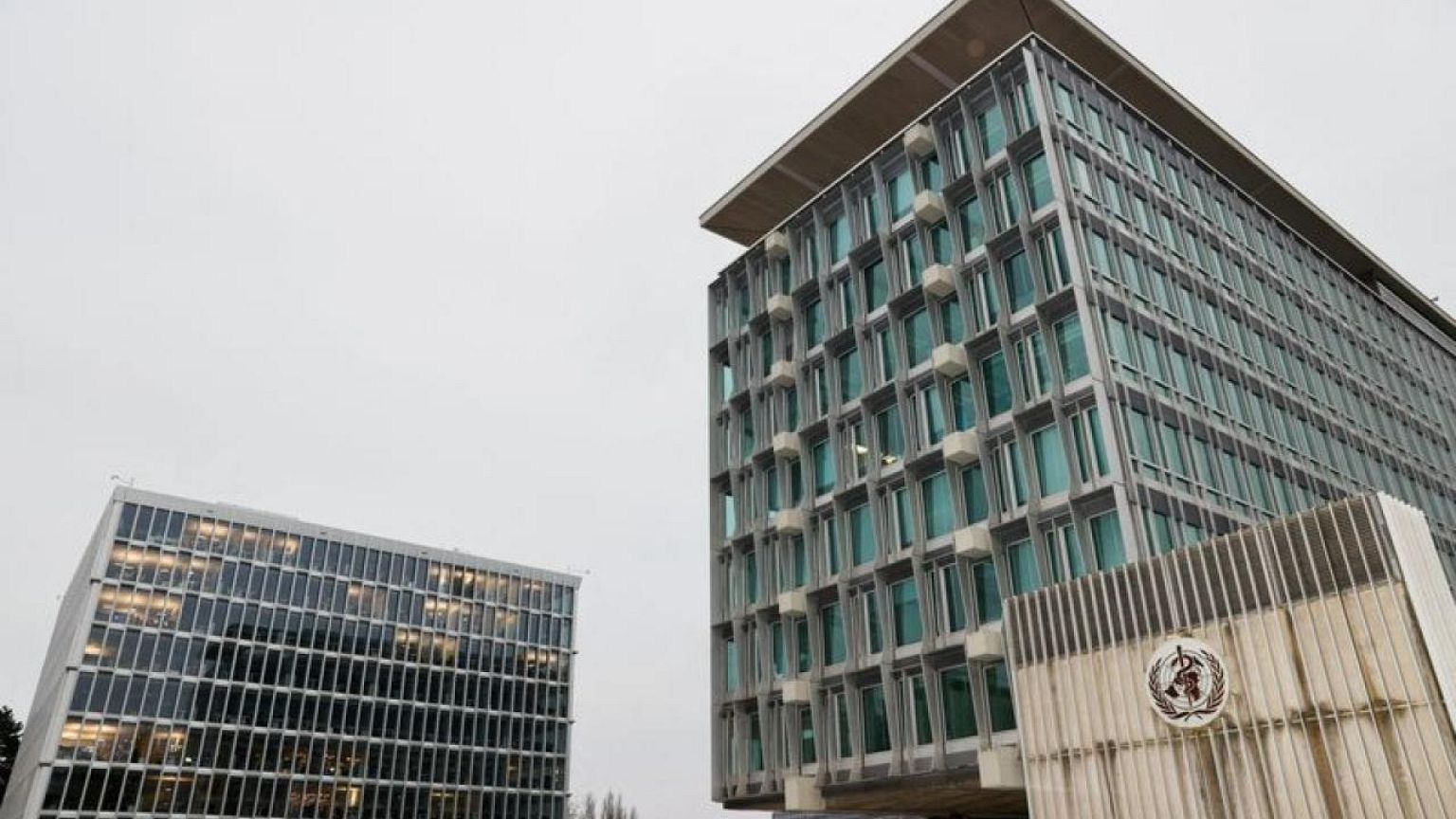 OMS inaugura una nueva y elegante sede mientras su emblemático edificio se limpia del asbesto