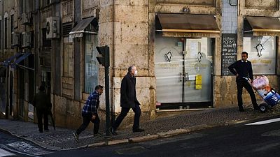 Portugal impone restricciones para Navidad ante aumento de casos de la variante ómicron