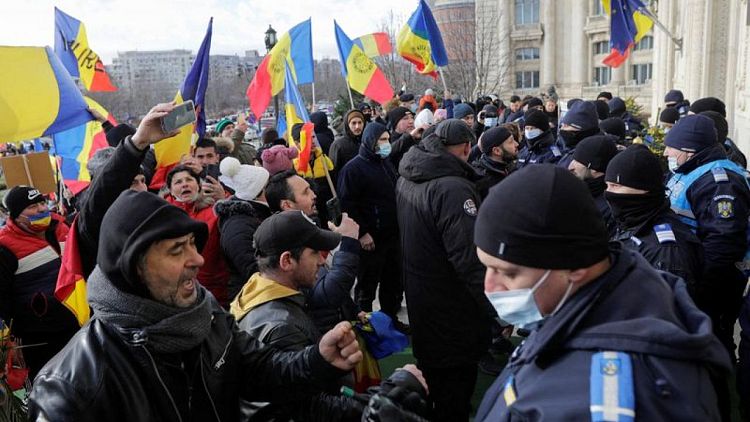 Romanian crowd tries to storm parliament in protest at COVID-19 pass