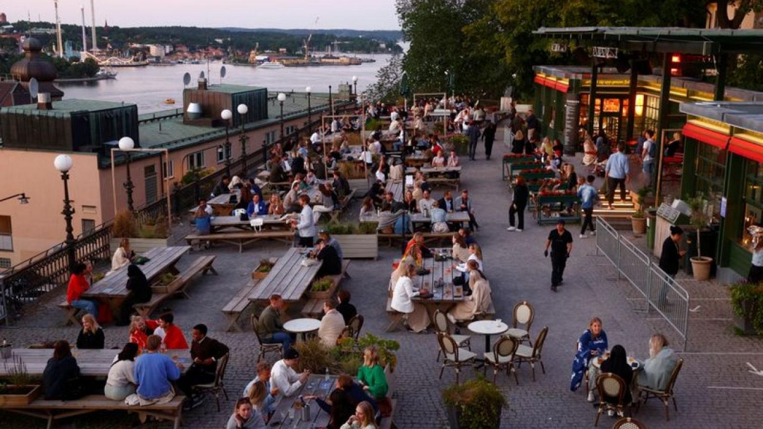 Sweden tightens COVID restrictions as cases mount