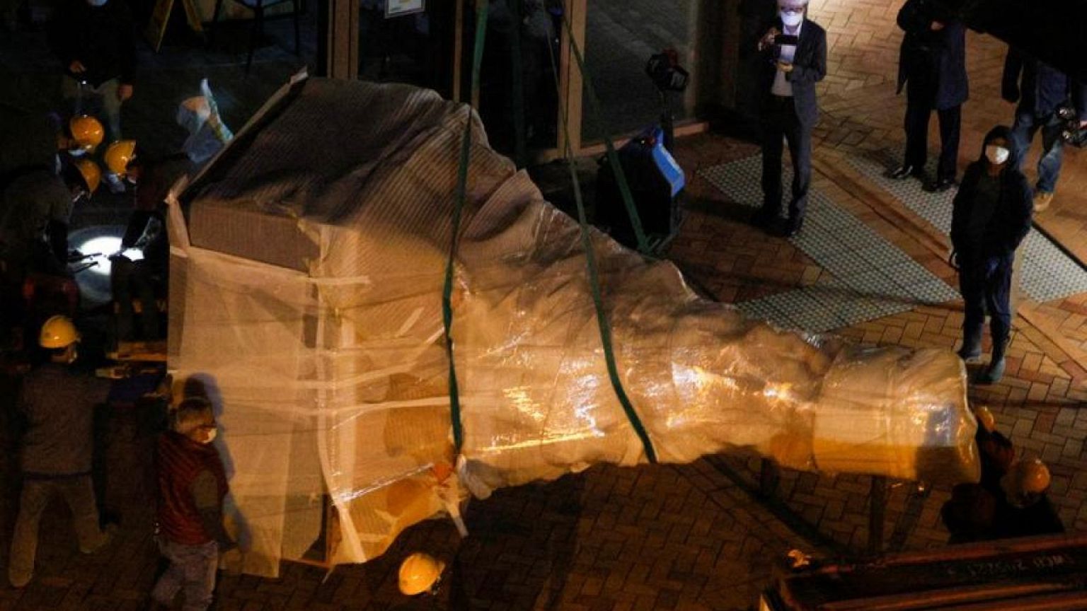 La universidad de Hong Kong desmantela y retira la estatua de Tiananmen de su campus