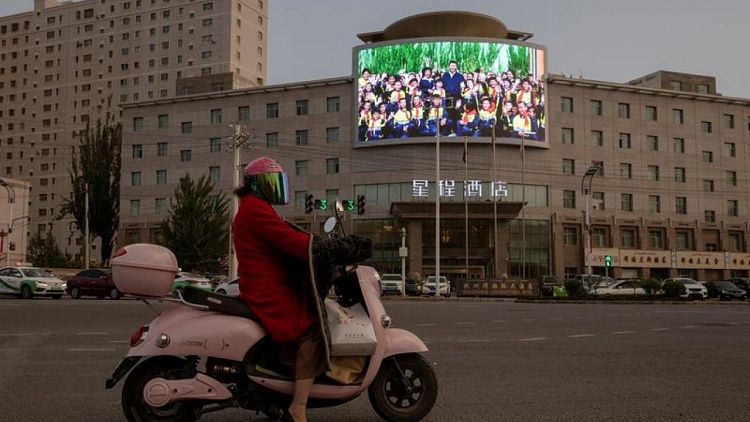 China califica de "acoso económico" la prohibición de EEUU sobre Xinjiang
