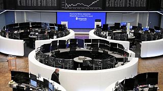الأسهم الأوروبية تغلق على انخفاض في معاملات محدودة