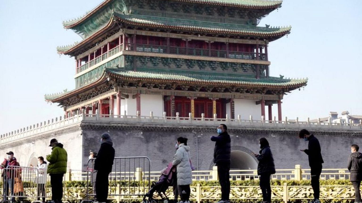 Chinese officials punished over COVID outbreak that led to Xian lockdown