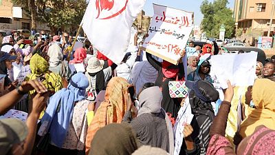 تعطل خدمات الإنترنت وإغلاق الطرق في الخرطوم قبل احتجاجات
