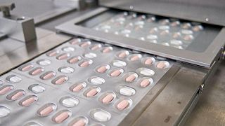 إسرائيل تطلب من فايزر تزويدها بأقراص علاج كوفيد-19