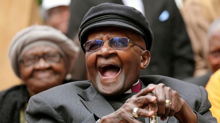 Desmond Tutu, activista sudafricano contra el apartheid, muere a los 90 años