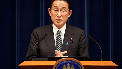 ارتفاع معدل التأييد لرئيس وزراء اليابان مع ترحيب الناخبين لإجراءاته بشأن كوفيد-19