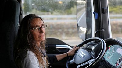 Una camionera da la alarma sobre la escasez de transportistas en España