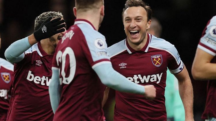 Soccer-West Ham bounce back with 4-1 win at Watford