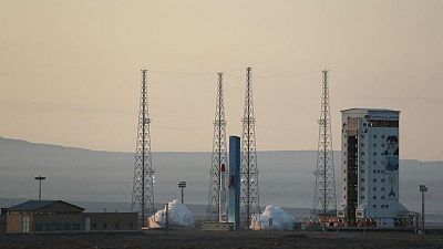 وزارة الدفاع: إيران تطلق ثلاثة أجهزة بحثية إلى الفضاء